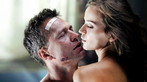 W 2012 roku na ekrany kin trafił thriller "Sęp", w którym partnerował jej Michał Żebrowski.