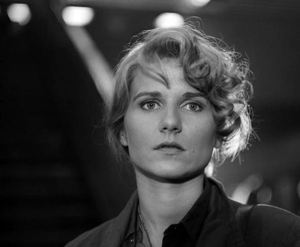 Mimo że aktorskim debiutem Grażyny Błęckiej-Kolskiej był serial "Rozalka Olaboga", pierwszą dużą rolę zagrała w komedii 'Kogel mogel" (1988)