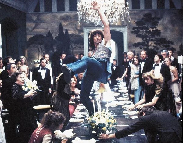 Kolejnym ważnym tytułem w dorobku Formana był musical "Hair" z 1979 r. o grupie amerykańskich dzieci-kwiatów i ich stosunku do wojny wietnamskiej.