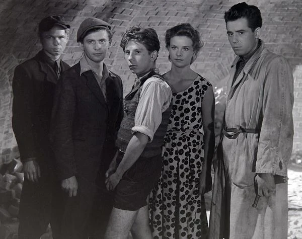 Debiutem ekranowym Łomnickiego była rola Kubusia w filmie "Dwie godziny" (1946). Jednak właściwą karierę Łomnickiego w kinie rozpoczęła postać Stacha w "Pokoleniu" (1954) Andrzeja Wajdy