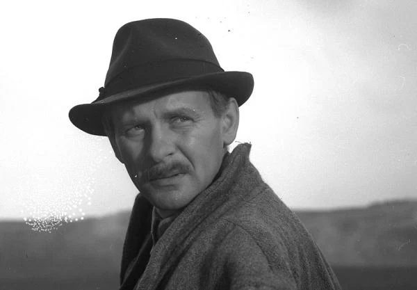 W filmie "Głos ma prokurator" (1965) Łomnicki wcielił się w chłopskiego zabójcę - Wojciecha Trepę