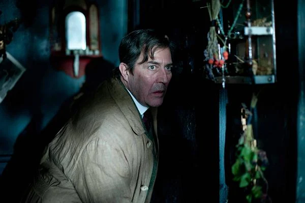 Ciarán Hinds w filmie "Kobieta w czerni"