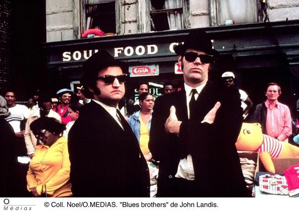 "Blues Brothers", czyli Jake Blues (John Belushi) i Elwood Blues (Dan Aykroyd).