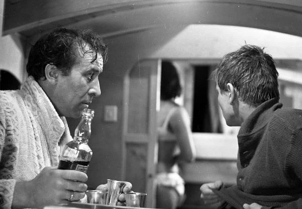 - [Ten film] miał przypominać klasyczny thriller: małżeństwo zabiera na pokład jachtu pasażera, który następnie znika w tajemniczych okolicznościach - wspomniał po latach Polański