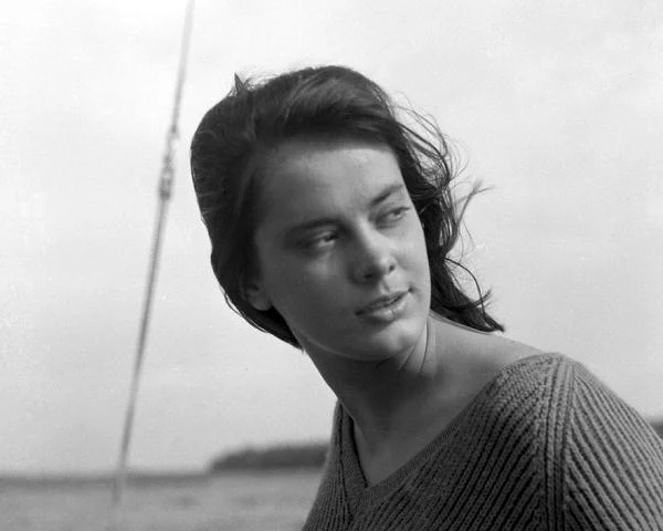 Moim zdaniem, +Nóż w wodzie+ jest jednym z najlepszych debiutów reżyserskich w całym kinie światowym i chyba najlepszym filmem w całym dorobku Polańskiego" - powiedział krytyk.