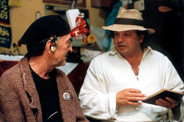 Jerzy Trela i Krzysztof Globisz w filmie "Anioł w Krakowie" (2002)