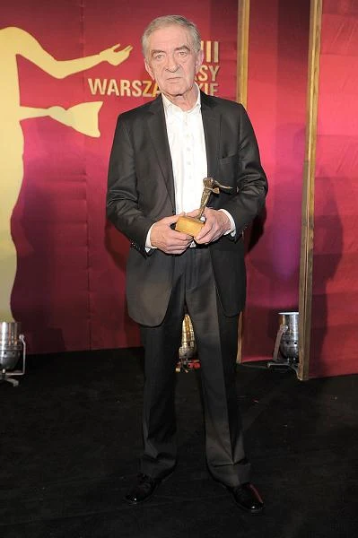 Jerzy Trela z nagrodą teatralną Feliksem Warszawskim (2011)