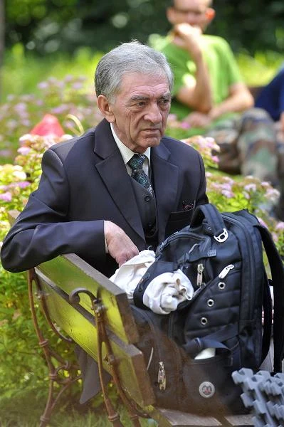 Jerzy Trela w przerwie zdjęć do filmu "Cudowne lato" (2009)