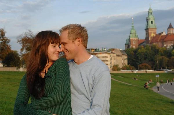 W komedii romantycznej "Nie kłam kochanie" Piotra Wereśniaka (2008) Adamczyk wcielił się w postać "młodego i bogatego" playboya.