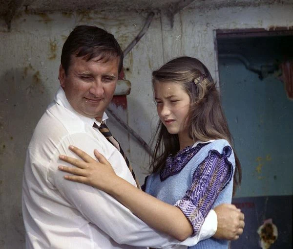 W młodzieżowym serialu "Szaleństwa Majki Skowron" (1976) wcielił się w ojca tytułowej bohaterki (Zuzanna Antoszkiewicz). W młodzieżowym serialu "Szaleństwa Majki Skowron" (1976) wcielił się w ojca tytułowej bohaterki (Zuzanna Antoszkiewicz).