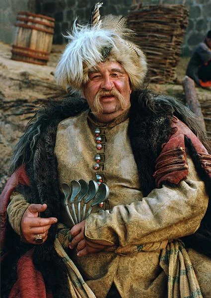 Duże uznanie widzów przyniosła mu rola Rocha Kowalskiego w "Potopie" Jerzego Hoffmana z 1974 r. Po latach Kowalewski wystąpił u Hoffmana w "Ogniem i mieczem", jako Zagłoba (1999). Duże uznanie widzów przyniosła mu rola Rocha Kowalskiego w "Potopie" Jerzego Hoffmana z 1974 r. Po latach Kowalewski wystąpił u Hoffmana w "Ogniem i mieczem", jako Zagłoba (1999).