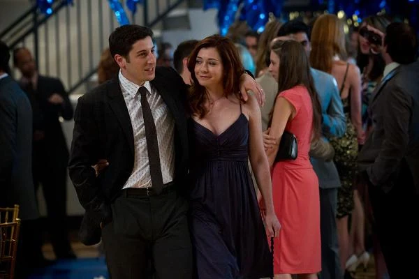 Jason Biggs i Alyson Hannigan w scenie z filmu "American Pie: Zjazd absolwentów"