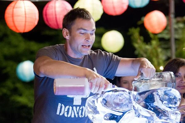 Seann William Scott w scenie z filmu "American Pie: Zjazd absolwentów"
