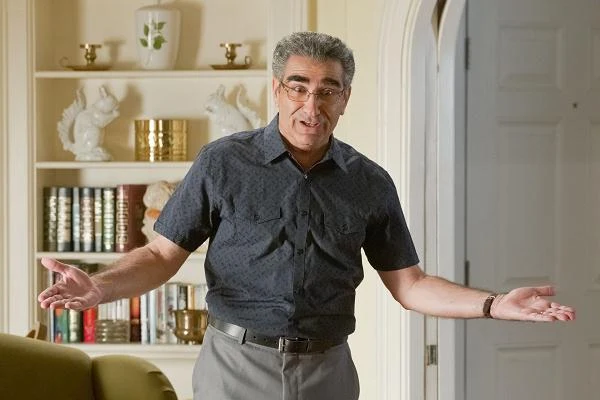 Eugene Levy w scenie z filmu "American Pie: Zjazd absolwentów"