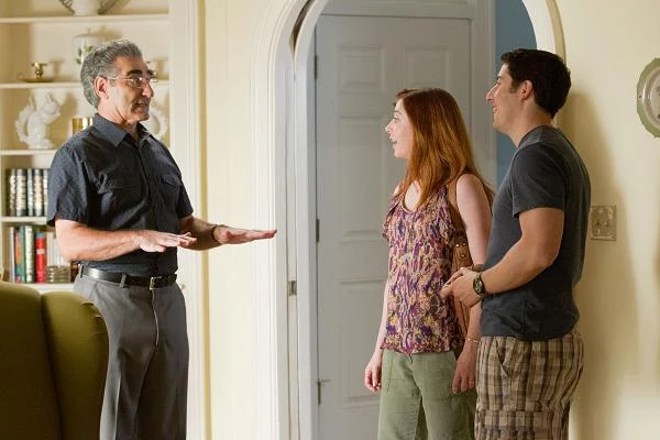 Eugene Levy, Alyson Hannigan i Jason Biggs w scenie z filmu "American Pie: Zjazd absolwentów"