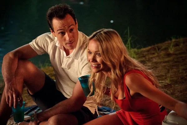 Chris Klein i Katrina Bowden w scenie z filmu "American Pie: Zjazd absolwentów"