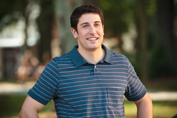 Jason Biggs w scenie z filmu "American Pie: Zjazd absolwentów"