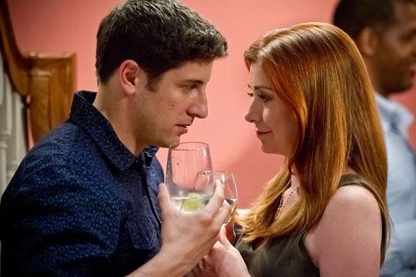Jason Biggs i Alyson Hannigan w scenie z filmu "American Pie: Zjazd absolwentów"