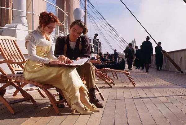 Kate Winslet i Leonardo DiCaprio w scenie z filmu "Titanic 3D"