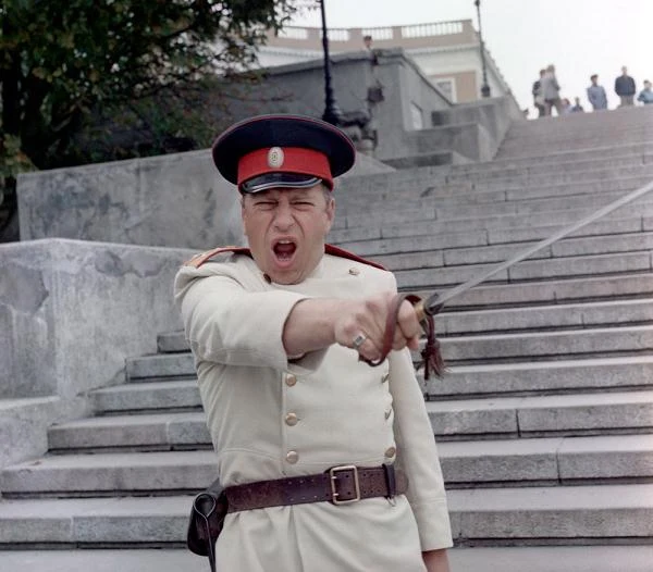 U Juliusza Machulskiego ponownie zagrał w 1989 roku w komedii "Deja vu", gdzie wcielił się w postać Johnny'ego Pollacka.