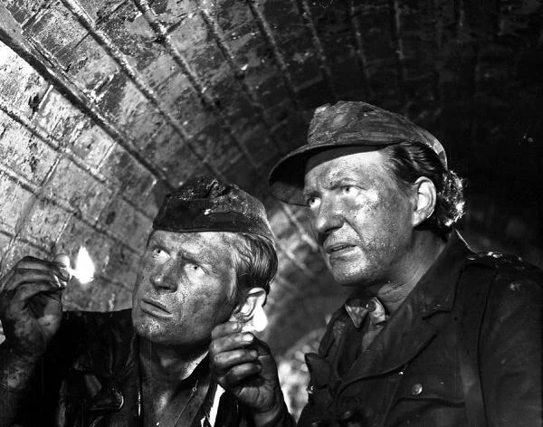 "Film, moim zdaniem, robiony był w zbyt ciemnych wnętrzach" - uważa grający Zadrę Wieńczysław Gliński.