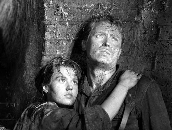 "O moim pierwszym i najważniejszym życiowym sukcesie zadecydował Tadeusz Konwicki. To on dał mi opowiadanie Jerzego Stawińskiego i jako kierownik literacki Zespołu Kadr zrobił wszystko, aby film ten powstał" - przypomina Andrzej Wajda.