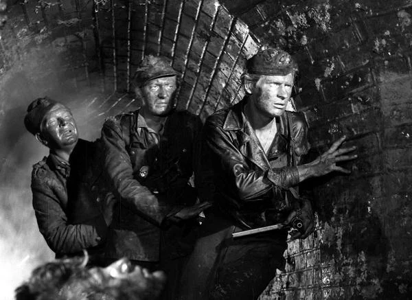 "Film w ciemnościach kanałów nie zapowiadał sukcesu w kinach, ale nie bałem się tego. Od pierwszego zetknięcia z tekstem 'Kanału' było jasne, że robię film ważny dla mnie samego" - wspomina Andrzej Wajda.