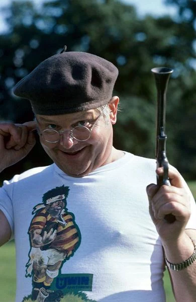 Stosował w swoich filmach przyspieszanie zwane także "undercranking" oraz gagi wizualne celem stworzenia "żywej animacji" Stosował w swoich filmach przyspieszanie zwane także "undercranking" oraz gagi wizualne celem stworzenia "żywej animacji"