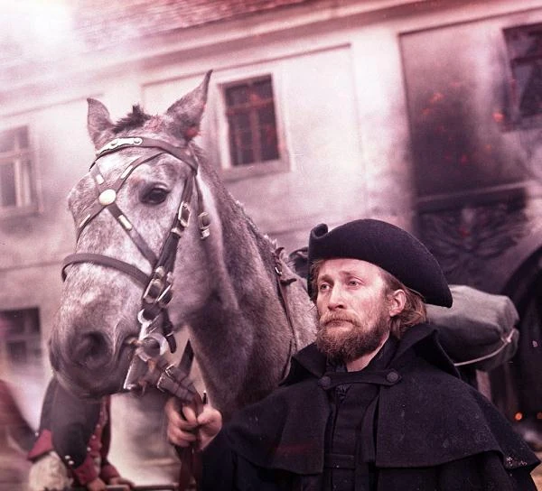 Po studiach zagrał w filmie Andrzeja Wajdy pt. "Piłat i inni" - wcielając się w postać Jeszuy Ha-Nocri. W tym samym roku wystąpił w "Diable" Andrzeja Żuławskiego (na zdjęciu).