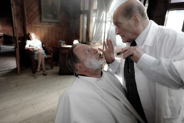 W "Mistyfikacji" Jacka Koprowicza obok Jerzego Stuhra.