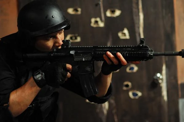 Kadr z filmu "Raid" Garetha Evansa