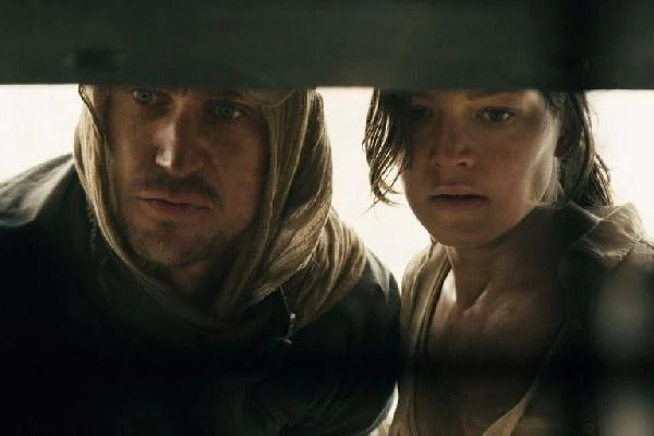 Lars Eidinger i Hannah Herzsprung w scenie z filmu "Hell"