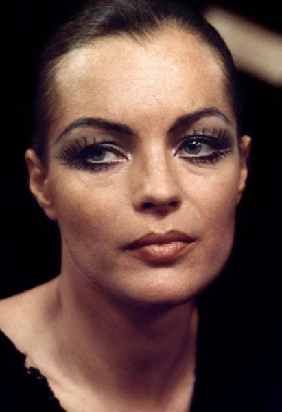 Rok później Schneider gra rolę upadłej aktorki Nadine w filmie "Najważniejsze to kochać" Andrzeja Żuławskiego, za którą otrzymuje pierwszego w karierze Cezara - najważniejszą francuską nagrodę filmową.