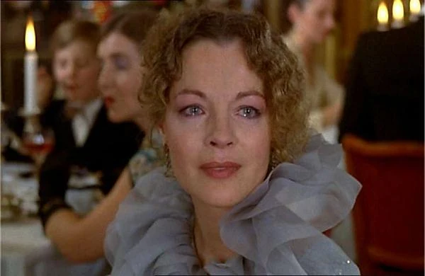 Przed nią jednak największa tragedia jej życia. W 1981 roku 14-letni syn podczas próby przejścia przez ogrodzenie domu dziadków nieszczęśliwie nabija się na metalowe kikuty. Lekarzom nie udaje się uratować chłopca.