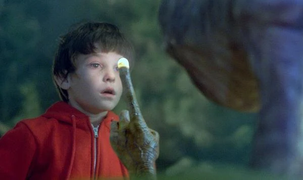 Steven Spielberg często opowiadał o castingu E.T. the Extra-Terrestrial jako o "letnim obozie", ponieważ tak wiele ważnych ról musiało być obsadzonych przez dzieci i nastolatków. - fot. Photononstop
