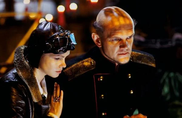 W 2003 roku powstał oparty na twórczości Witakcego film "Nienasycenie", którego Pazura był koproducentem i w którym zagrał główną rolę (na zdjęciu z żoną Weroniką Marczuk-Pazurą).