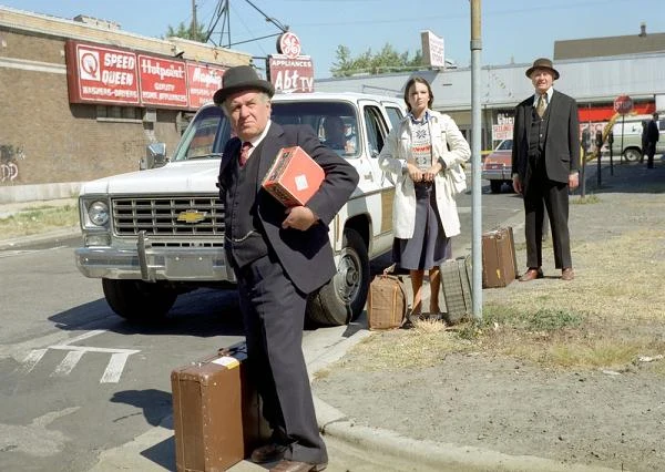 Bohaterów filmu Sylwestera Chęcińskiego zagrali: Władysław Hańcza (Władysław Kargul), Wacław Kowalski (Kazimierz Pawlak) i Anna Dymna (Ania Pawlakówna-Adamiec, wnuczka Pawlaka i Kargula).