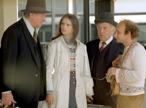 <a href="http://www.swiatseriali.pl/seriale/kultowe-seriale-667/news-scenarzysta-kultowego-domu-konczy-dzis-82-lata,nId,612250" target="_blank">Andrzej Mularczyk, autor dialogów do trylogii o Kargulu i Pawlaku, obchodzi 13 czerwca 82. urodziny!</a>