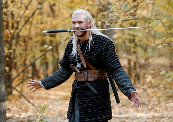 Początek kariery i same ważne filmy. W nie do końca udanym "Wiedźminie" (2001), ekranizacji prozy Andrzeja Sapkowskiego, aktor wcielił się w Geralta z Rivii