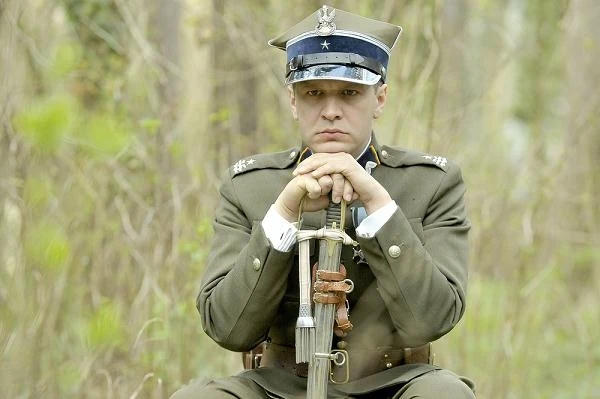 Natomiast w długo oczekiwanej "Tajemnicy Westerplatte" (2012) Pawła Chochlewa aktor wcielił się w główną rolę, majora Henryka Sucharskiego