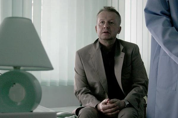 W wyreżyserowanym przez siebie w 2006 roku obrazie "Jasne błękitne okna"