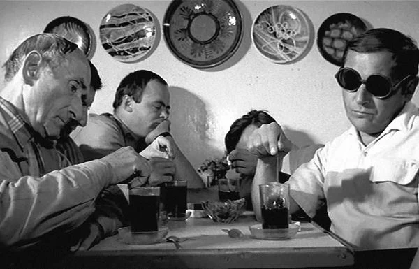 Zdzisław Maklakiewicz i Stanisław Tym w filmie "Rejs" (1970)
