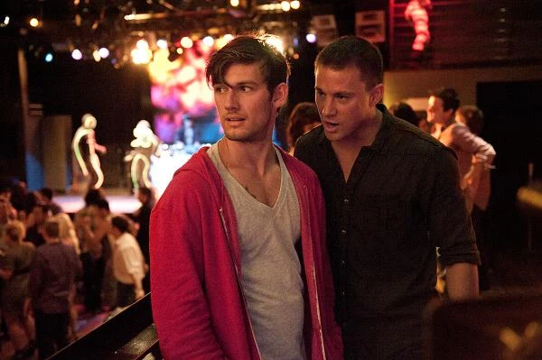 Channing Tatum i Alex Pettyfer w scenie z filmu "Magic Mike" Channing Tatum i Alex Pettyfer w scenie z filmu "Magic Mike"