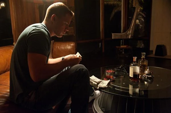 Channing Tatum w scenie z filmu "Magic Mike" Channing Tatum w scenie z filmu "Magic Mike"