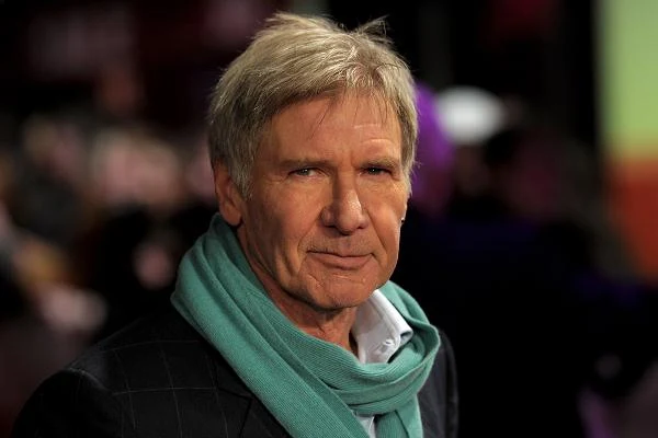 Harrison Ford urodził się 13 lipca 1942 roku w Chicago. Jego dziadkowie ze strony ojca to Irlandczycy, a ze strony matki - żydowscy imigranci z Mińska.