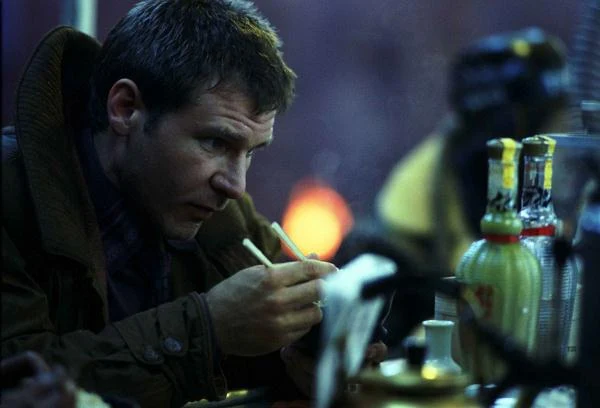 Inne znane role Forda z tamtego okresu to: tropiący replikantów Rick Deckard w "Łowcy androidów" Ridleya Scotta (1982), filmie uznanym przez fanów kina science fiction za kultowy...