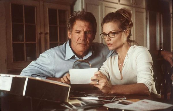 ... oraz w thrillerze Roberta Zemeckisa "Co kryje prawda" (2000), w którym, u boku Michelle Pfeiffer, zagrał męża skrywającego przed żoną mroczną stronę swej osobowości.