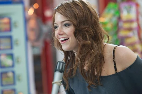 W nowelowej komedii "Movie 43" (2013) wcieliła się w tytułową bohaterkę segmentu "Veronica".