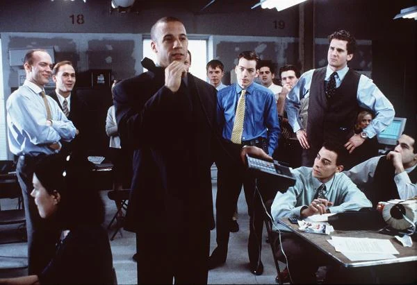 W obrazie "Ryzyko" (2000) główne role grali co prawda Ben Affleck i Giovanni Ribisi, jednak kreacją maklera-milionera, który "mówi równie szybko jak zarabia pieniądze" Vin Diesel zwrócił na siebie uwagę szerokiej publiczności.