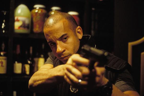 Kolejny tytuł w filmografii Vina Diesela - "Odwet" (20003) - był wybuchową mieszanką rasowego kina akcja i thrillera. Aktor wcielił się w nim w Diablo, który zostaje szefem gangu narkotykowego po tym jak jego poprzedni przywódca wylądował w więzieniu.